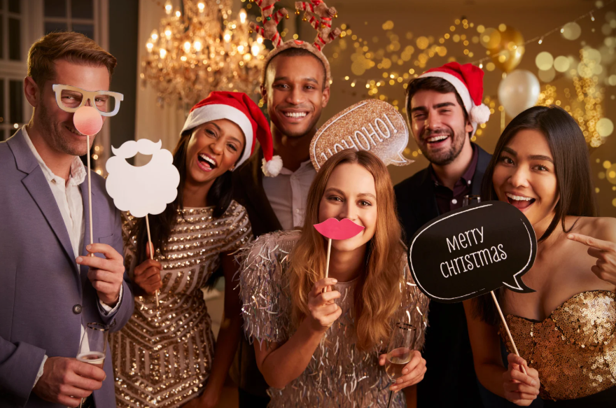 Read more about the article Christmas Party Entertainment Ideas